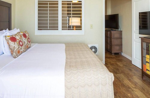 Ormond Shores House | Hear the Atlantic waves in this Studio resort apt in Ormond Beach with vacation