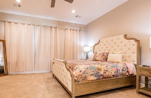 Woodlake - Briar Meadow House | Stylish & sun-drenched retreat with balcony & large patio - Snowbird-friendly