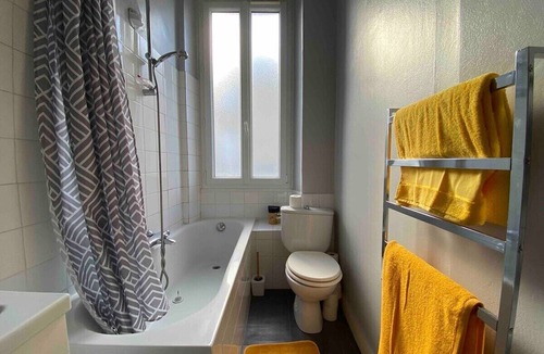 Saint-Serge Apartment | Casa Soleil - Town centre - Cosy - Comfortable