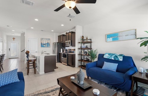 Manor House | Amenities of Austin minutes from Austin Bergstrom!