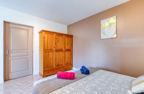 Lunel Apartment | Apartment "Villa Farigoule" with Shared Pool & Wi-Fi