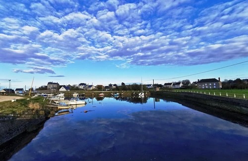 Aumeville-Lestre Apartment | Spacious apartment with garden