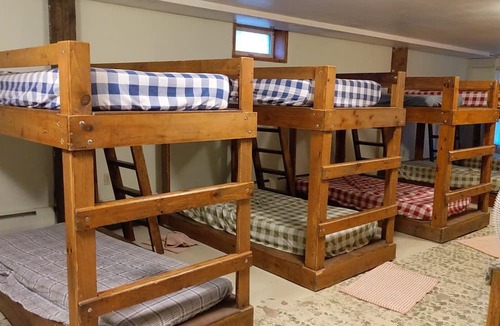 South Range Hostel | Rustic Woodland Lodge