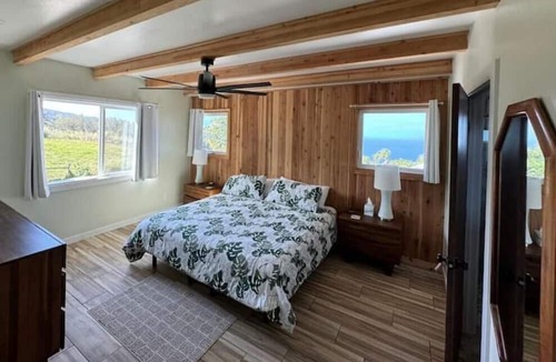 Kukuihaele House | River House, musical waterfalls