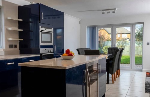 Sheerness House | 4 Luxurious Executive Villa