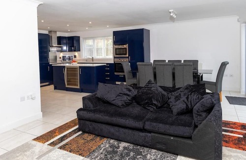 Sheerness House | 4 Luxurious Executive Villa