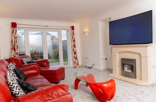 Sheerness House | 4 Luxurious Executive Villa