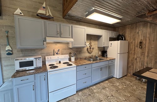 Higden Cabin | Cozy cabin near Greers Ferry Lake!