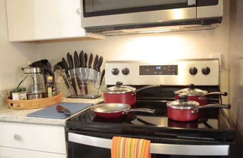 Bayou Oaks House | 2 king beds, large yard, laundry