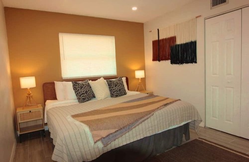 Bayou Oaks House | 2 king beds, large yard, laundry