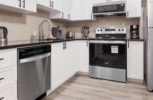 Ottawa Division Bed & Breakfast | 14 minutes from downtown, brand new home in Ottawa