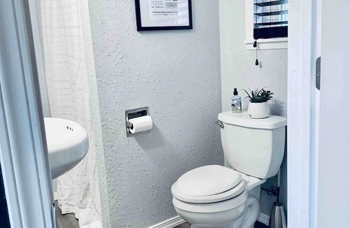 South Delridge House | Cute, West Seattle, Tiny Guest House Getaway~