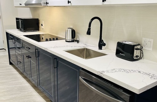 Oakville Apartment | 4C - Comfy, Cozy, Clean and Capacious