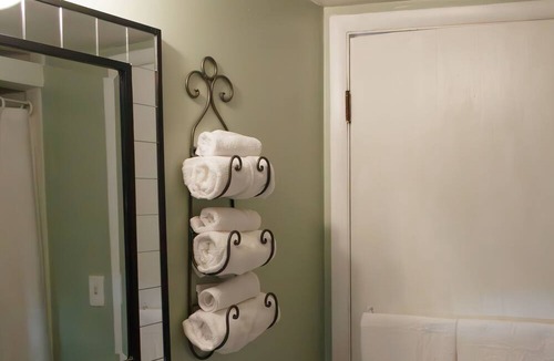 Skaneateles Apartment | Cozy Skaneateles 1BDR/1Bath Apartment just steps away from the amazing Village.