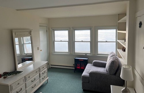 Charlotte Cottage | Solar Eclipse, Charming lakeside 2-bedroom cottage in lovely Charlotte, Vermont