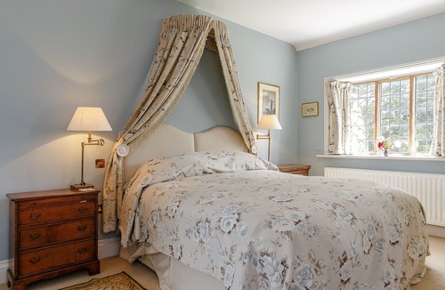 Swindon House | Pet friendly, comfortable Grade 2 listed manor complete with Aga, fires etc.