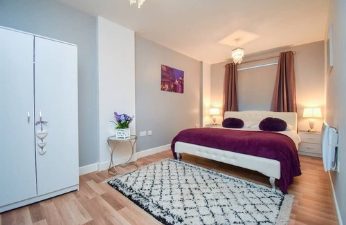 Northampton Apartment | Spacious, Modern, Town Centre Apartment