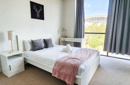 Lidcombe Apartment | Olympic Parkside Haven + Free Parking