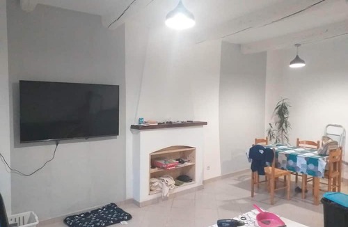 Rochegude House | Maison de Village 3 Chambres Avec Jardin Privatif et Stationnement
