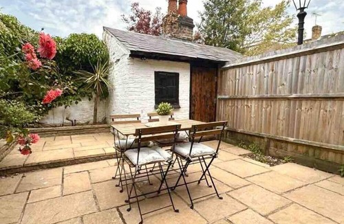 Windsor Cottage | Stunning Windsor Cottage, Perfect Location