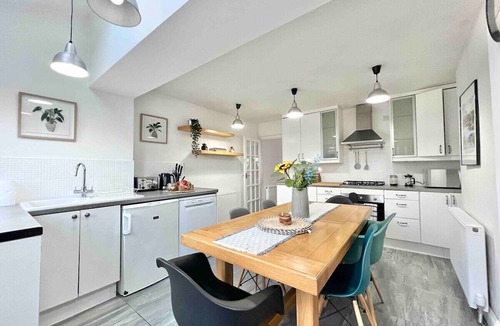 Windsor Cottage | Stunning Windsor Cottage, Perfect Location