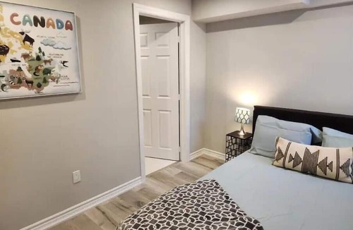 Oshawa House | Stylish Retreat in North Oshawa