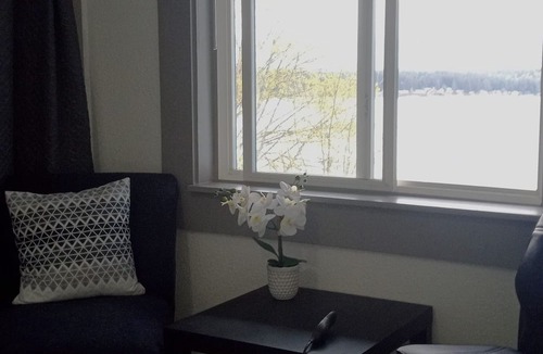 Silverdale Apartment | Charming Waterfront Apartment: Your Home Awaits