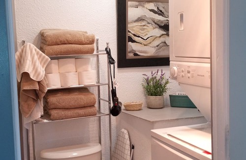 Silverdale Apartment | Charming Waterfront Apartment: Your Home Awaits