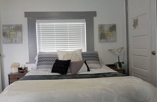 Silverdale Apartment | Charming Waterfront Apartment: Your Home Awaits