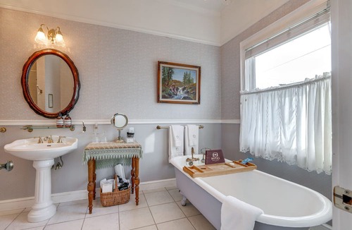 Sutter Creek Villa | Spacious Home in Sutter Creek - Walk to Wineries!