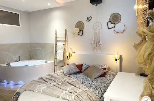 Downtown Le Havre Apartment | The Pearl - Jacuzzi SPA - Giant Screen - Parking