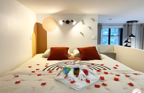 Downtown Le Havre Apartment | l'Orient-Express - Jacuzzi SPA - Parking - Loft