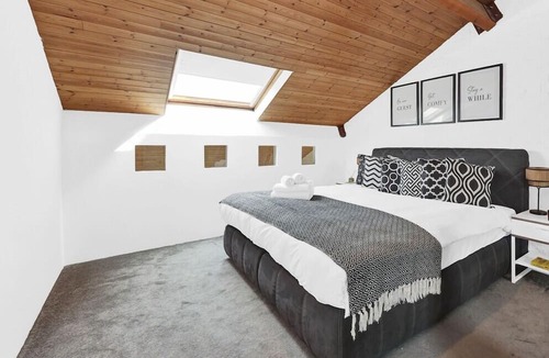 Bromley South Apartment | Large Industrial Style 2 Bedroom Flat!