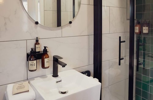 Chablis Cottage | Maisons Vaudésir - Charming Riverside Getaway