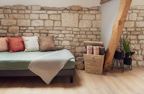 Chablis Cottage | Maisons Vaudésir - Charming Riverside Getaway