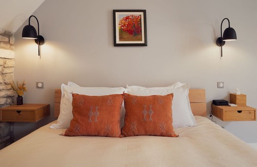 Chablis Cottage | Maisons Vaudésir - Charming Riverside Getaway