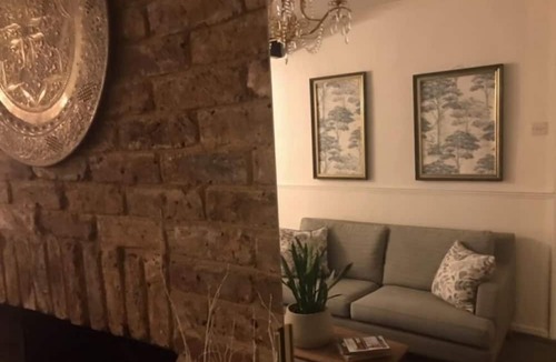 Bushey Bed & Breakfast | Flint Cottage Bed & Breakfast