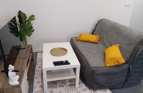 Vierzon Apartment | "Le Cocooning" - Parking Gratuit - Arrivée Autonome