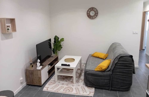 Vierzon Apartment | "Le Cocooning" - Parking Gratuit - Arrivée Autonome