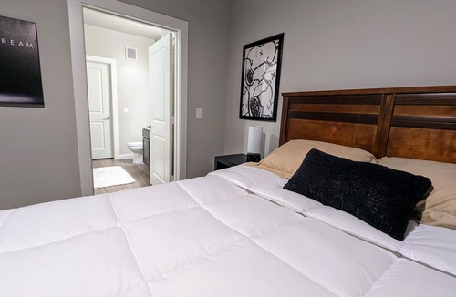 Magnolia Apartment | Spacious 1BR Apt with pool and gym