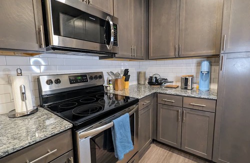 Magnolia Apartment | Spacious 1BR Apt with pool and gym