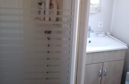 Bollezeele House | Joli Mobil Home 2 Chambres Dans un Camping Familiale