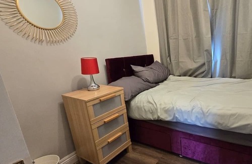Gooshays House | Pine, One Single Room, Romford