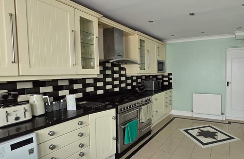 Gooshays House | Alder, One Double Room, Romford