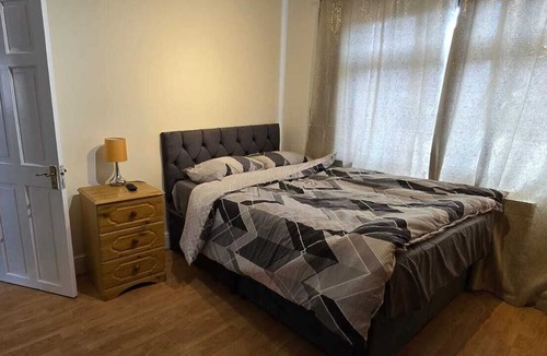 Gooshays House | Ash, One Double Room, Romford