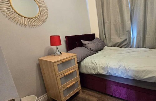 Gooshays House | Ash, One Double Room, Romford