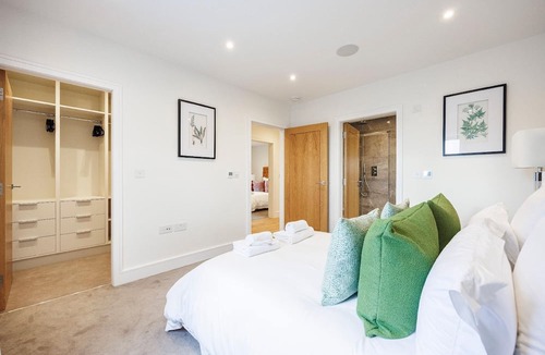 Gerrards Cross House | Holiday house Gerrards Cross for 1 - 10 persons with 4 bedrooms - Holiday house