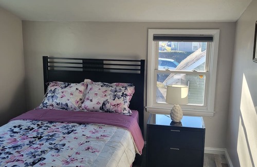 Wethersfield House | Nestled in a quiet safe neighborhood that's 2-minutes to I-91Intersate