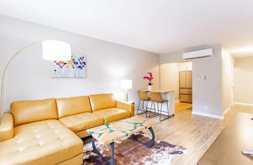 Monroe Apartment | Stylish Downtown Flat