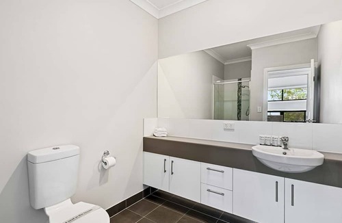 Pialba House | Stars on Torquay Road